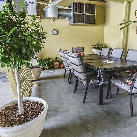 Golden Guitar Motor Inn Тамуорт Экстерьер фото