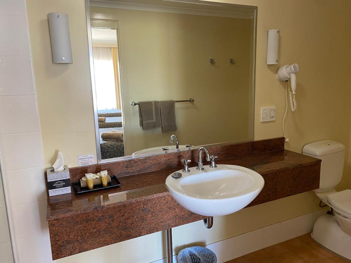 Golden Guitar Motor Inn Тамуорт Экстерьер фото