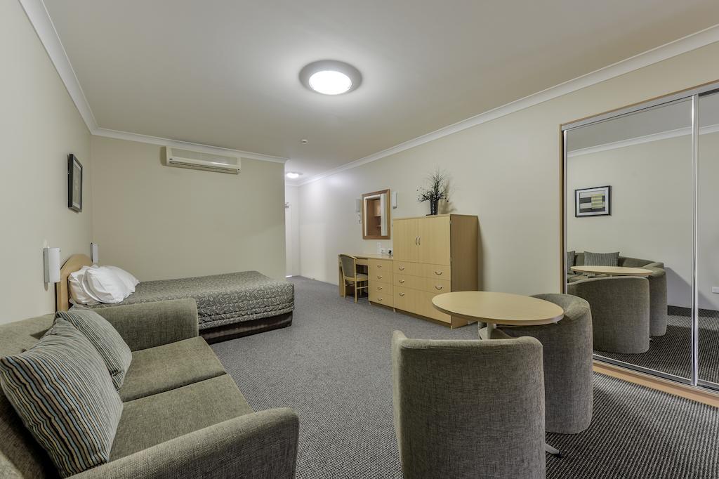 Golden Guitar Motor Inn Тамуорт Номер фото