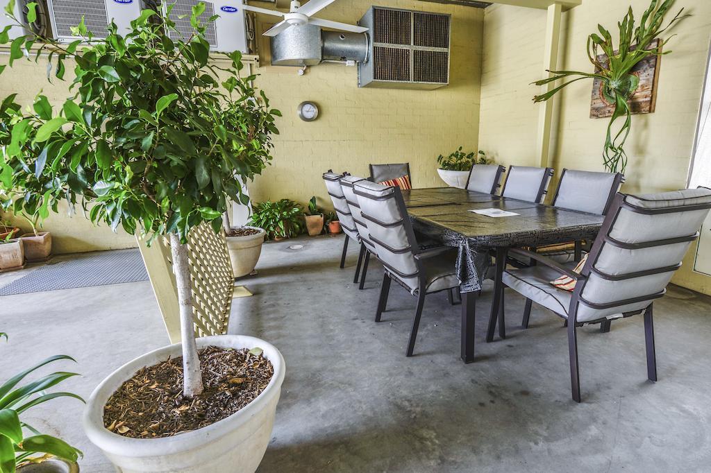 Golden Guitar Motor Inn Тамуорт Экстерьер фото