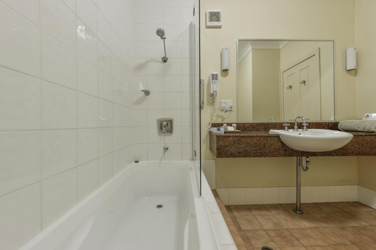 Golden Guitar Motor Inn Тамуорт Номер фото